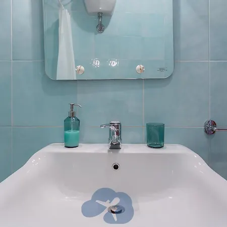 Airport House Apartment