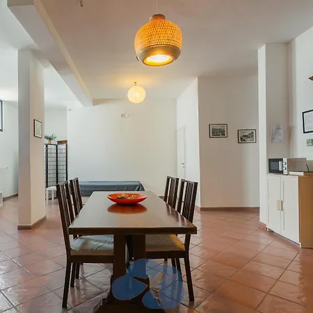 Airport House Apartment