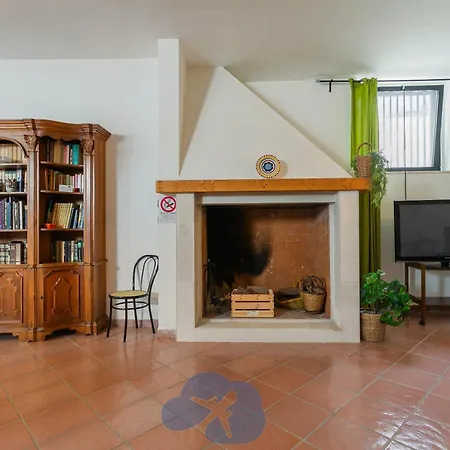 Airport House Apartment *